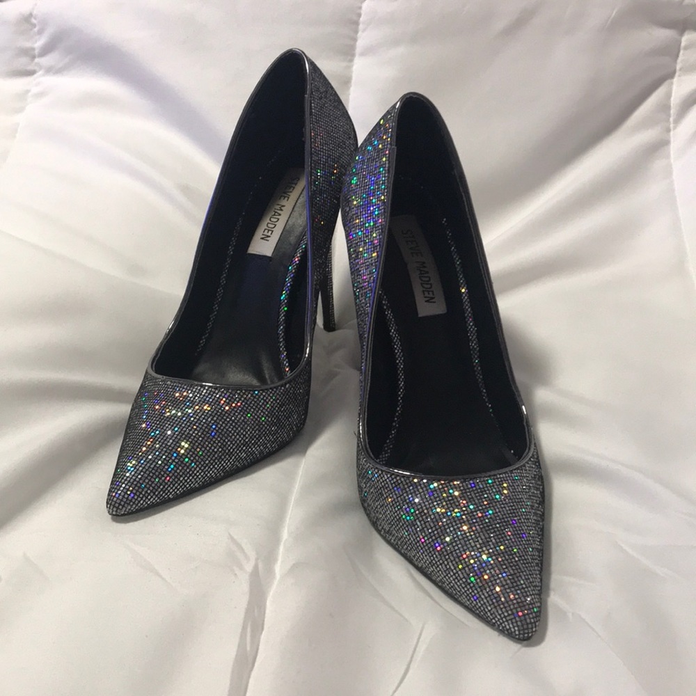 STEVE MADDEN Shiny Holographic Black Pump Heels
